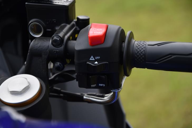 Yamaha Yzf R15 V4 Color Black, Red