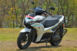 Yamaha Aerox-E Front Right Three Quarter