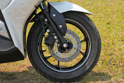 Yamaha Aerox-E Color White, Black