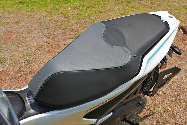 Rear Right Three Quarter Image - 37410
