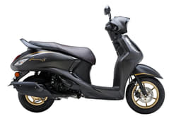Yamaha Fascino 125 Front Right Three Quarter