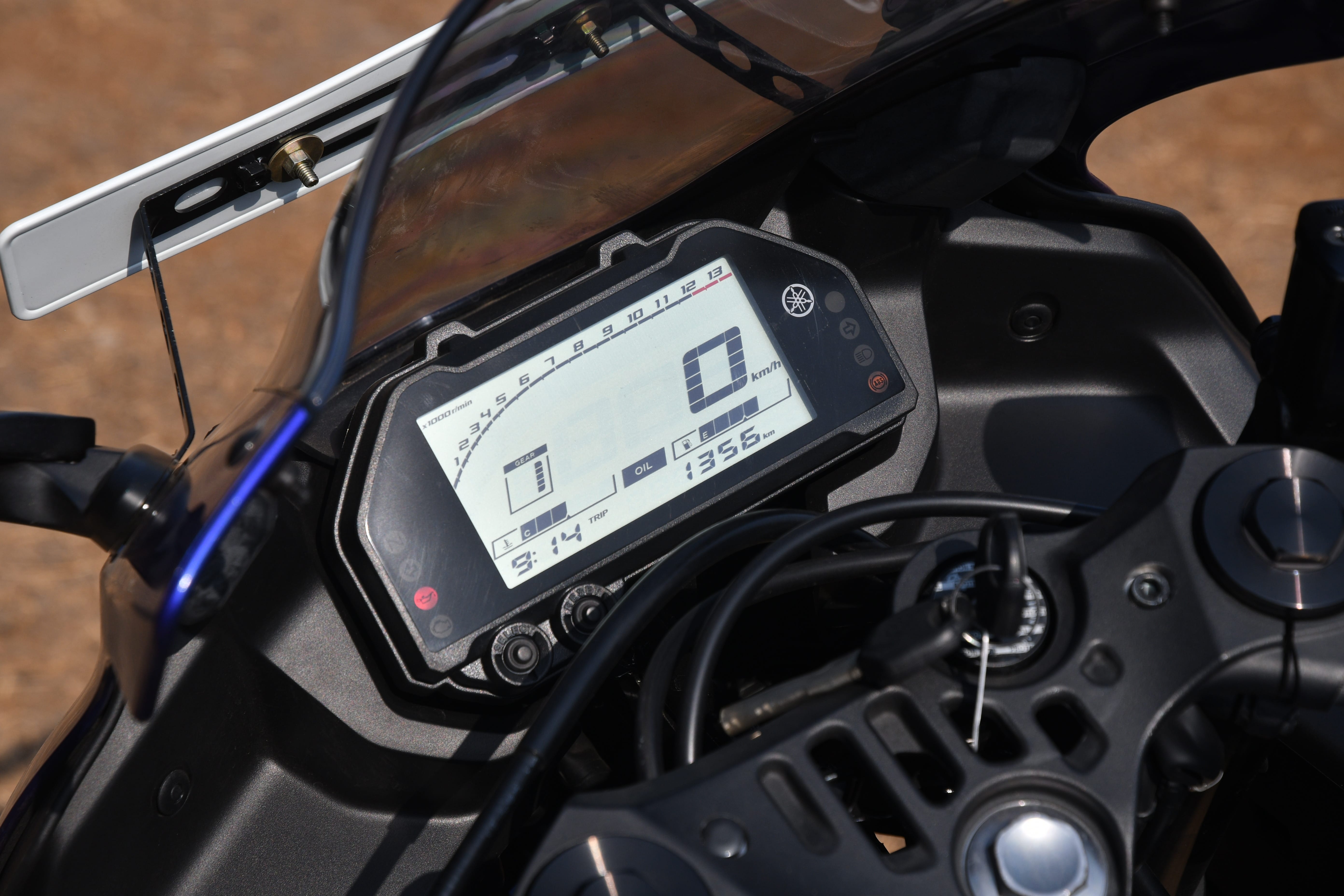 Yamaha R3 Low Oil Indicator Image – R3 Photos in India | Autocar India
