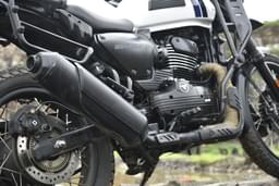 Yezdi Adventure Color Black, White