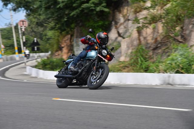 Front Right Three Quarter Image - 26595