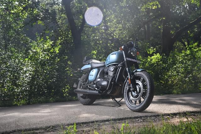 Front Left Three Quarter Image - 26624