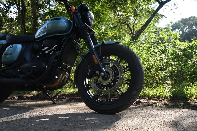 Front Right Three Quarter Image - 26648