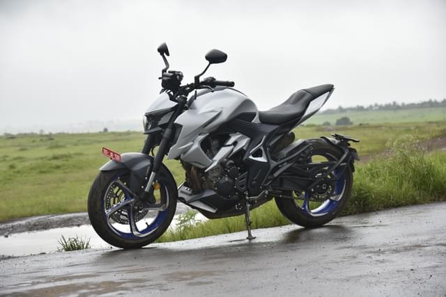 Front Right Three Quarter Image - 26569