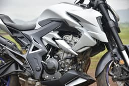 Zontes 350R Front Right Three Quarter