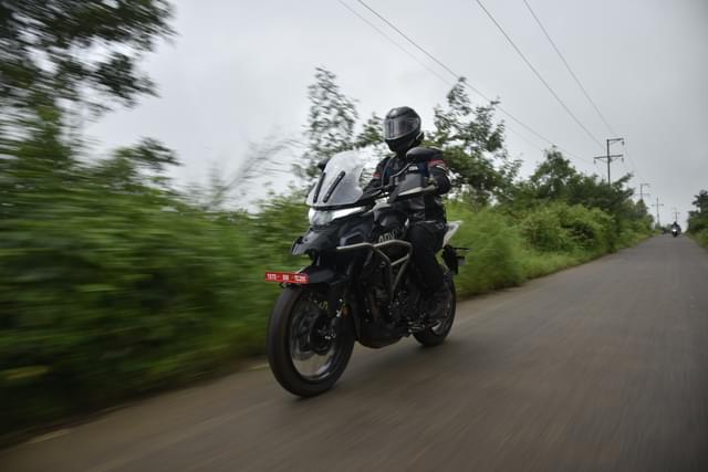 Front Left Three Quarter Image - 26682