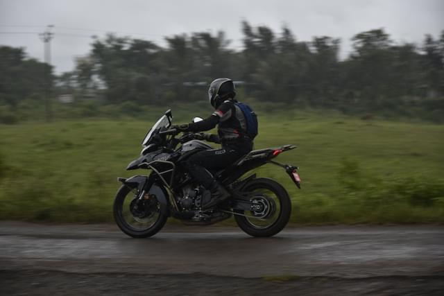 Front Right Three Quarter Image - 26704