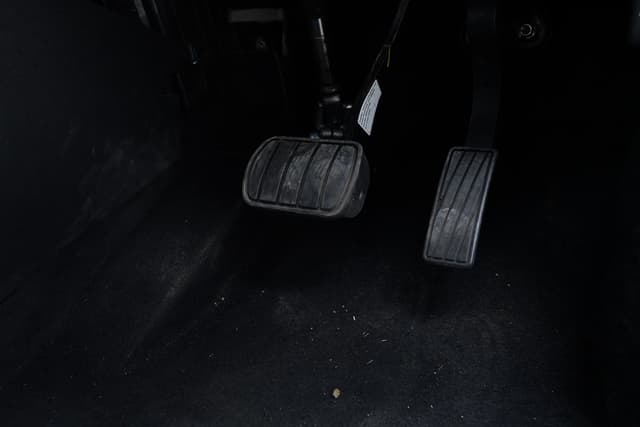 Foot Controls Image - 2000
