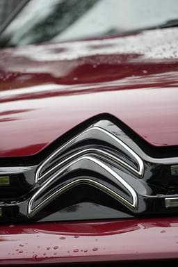 Citroen Basalt Color Red