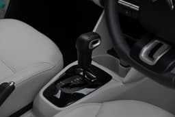 Citroen Basalt Color White