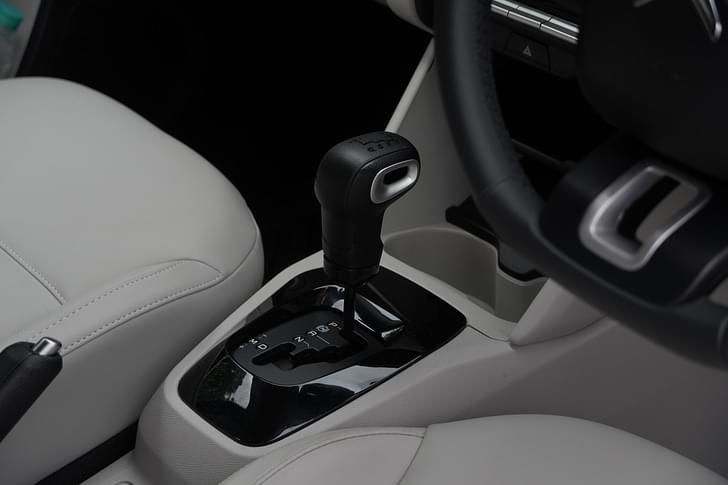 Citroen Basalt Color White