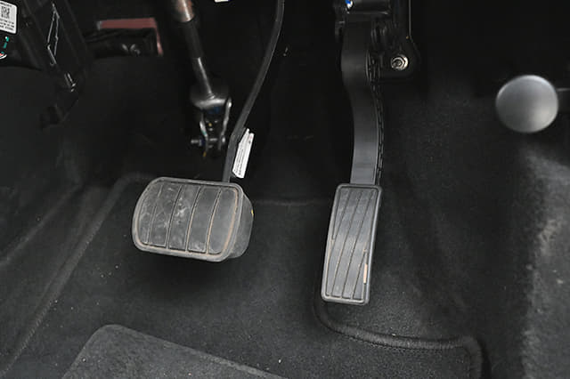 Foot Controls Image - 32727