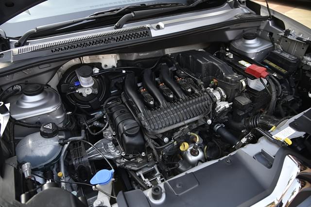 Open Bonnet Engine Shot Image - 8142