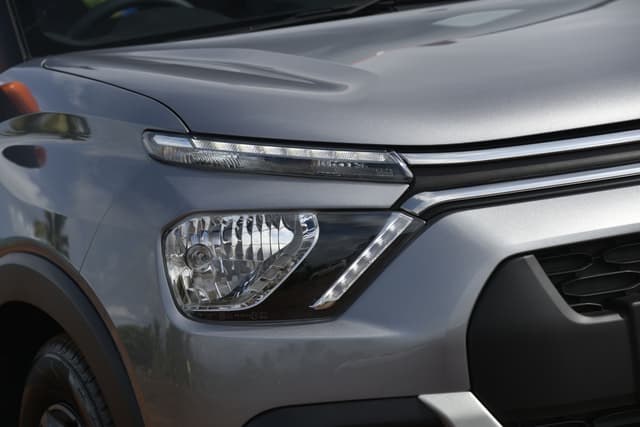 Headlight Image - 8320
