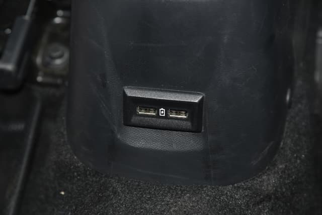 Charging Ports Image - 8565