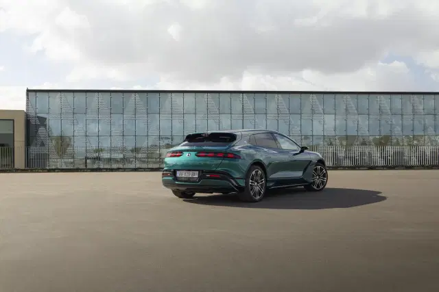 Rear Right Three Quarter