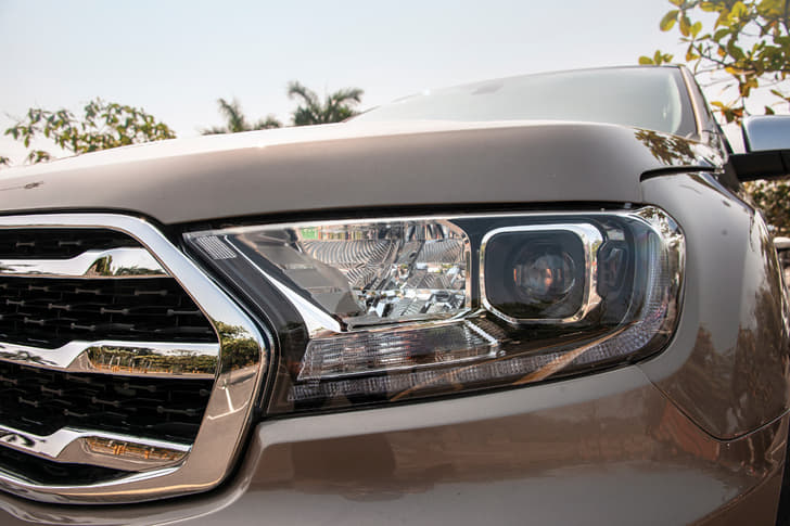 Ford Endeavour Headlight
