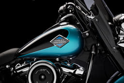 Harley Davidson Heritage Classic Color Black, Blue Harley Davidson Heritage Classic Color Black, Blue
