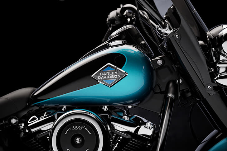 Harley Davidson Heritage Classic Color Black, Blue Harley Davidson Heritage Classic Color Black, Blue