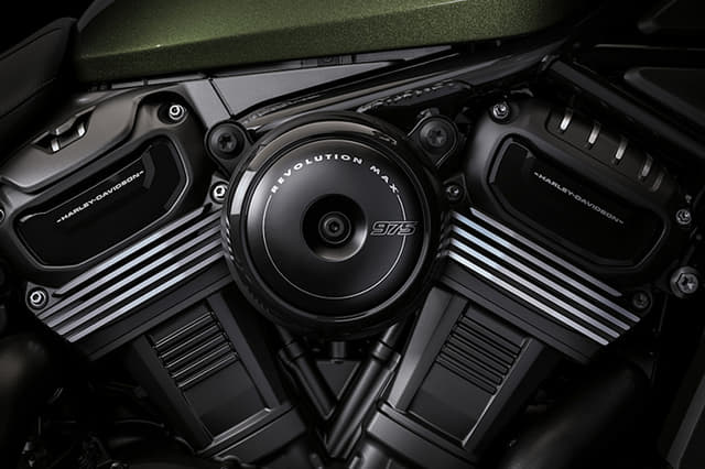 Engine Shot Right Image - 34788