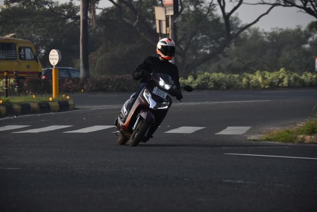 Front Right Three Quarter Image - 24136