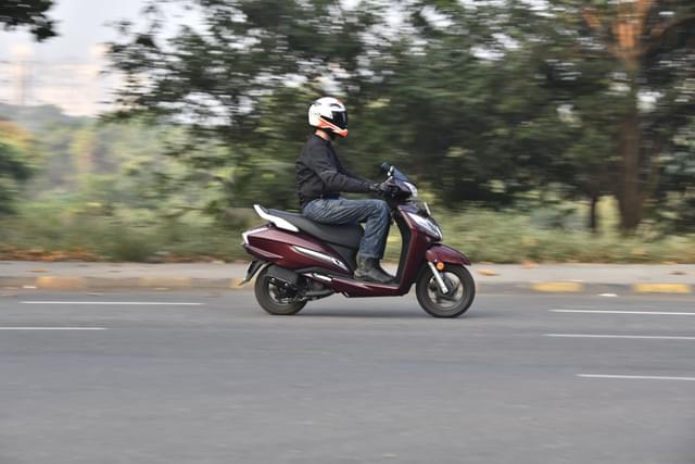 Front Right Three Quarter Image - 24276