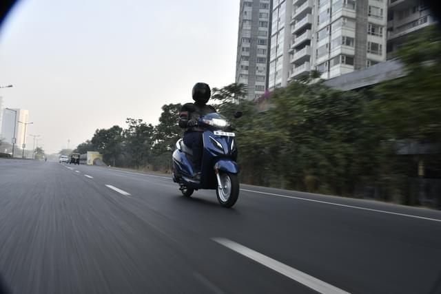 Front Right Three Quarter Image - 24170