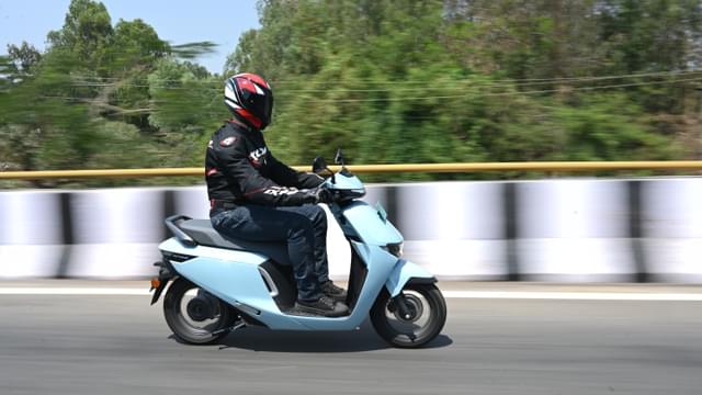 Front Right Three Quarter Image - 24621