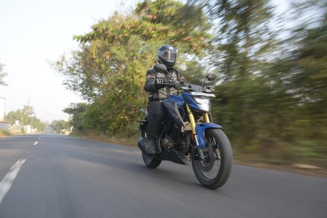 Front Right Three Quarter Image - 24388