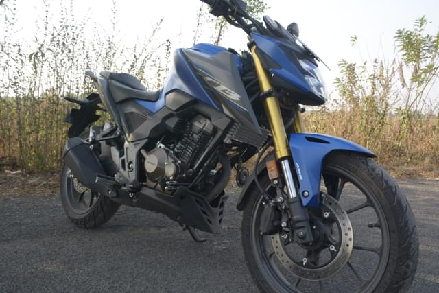 Front Right Three Quarter Image - 24436