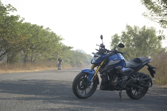 Front Left Three Quarter Image - 24440