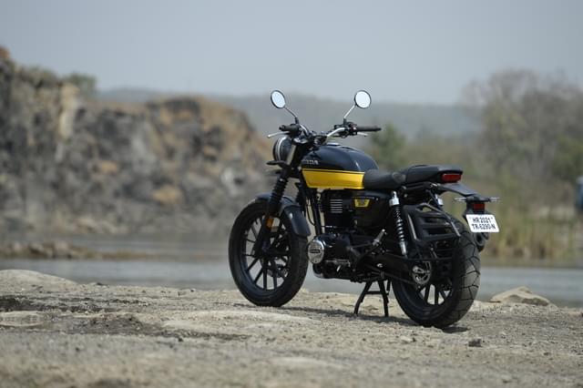 Front Right Three Quarter Image - 24309