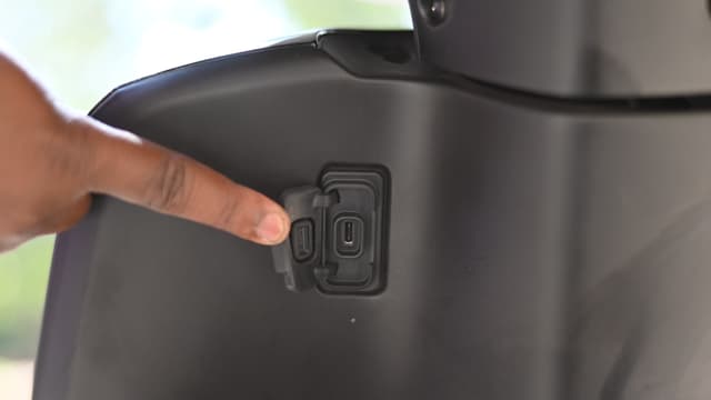 Charging Ports Image - 24628