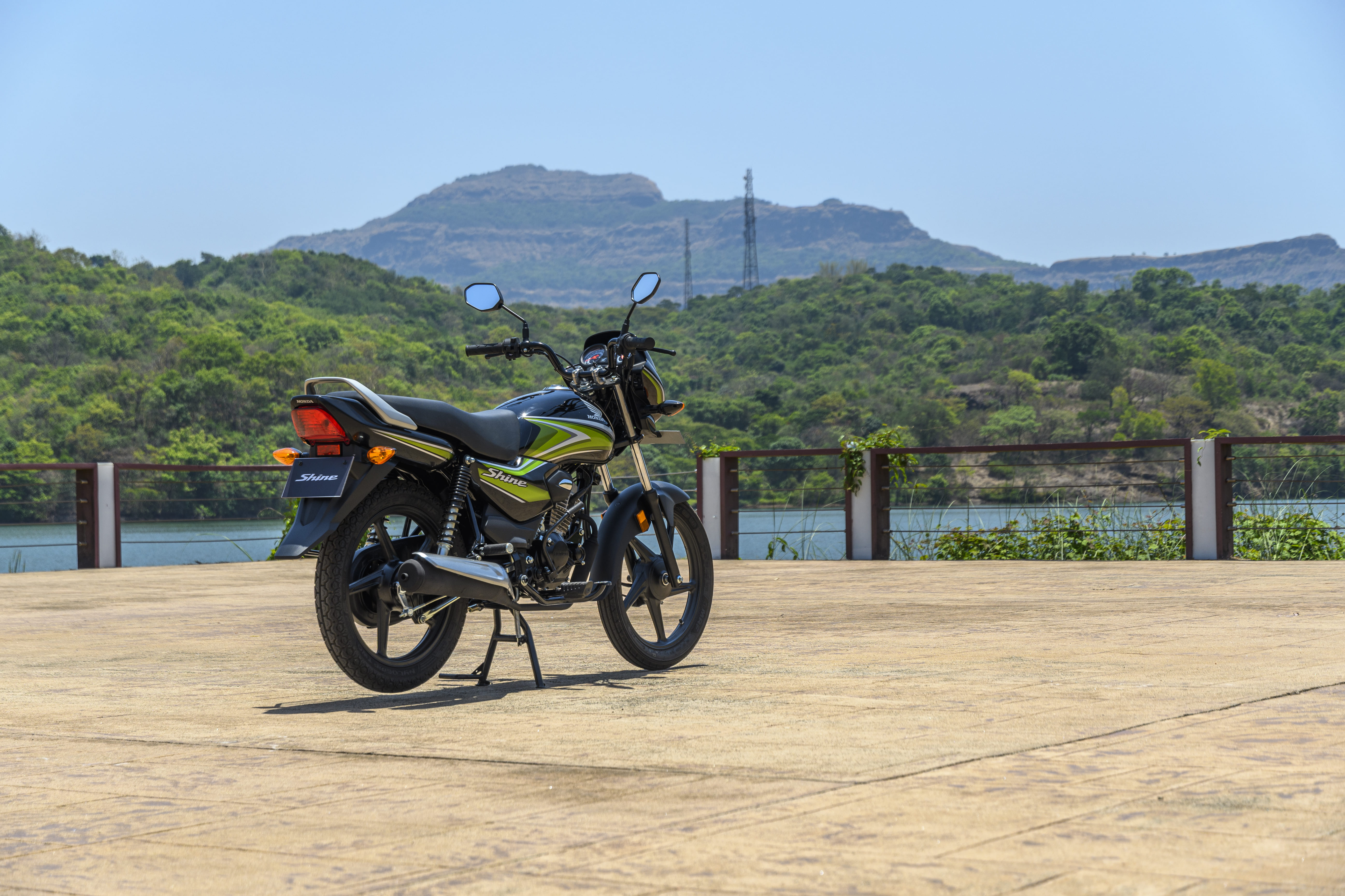 My father has been using a Yamaha SZ-R since 2011 and it’s now due for replacement. He is over 60, so I’m thinking of buying a 125cc bike for mixed use on both highways and rural roads. He doesn’t...