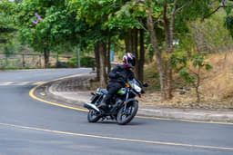 Honda Shine 100 Front Right Three Quarter