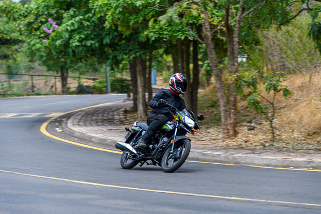 Front Right Three Quarter Image - 24696