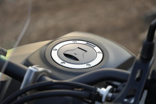 Closed Fuel Lid Image - 24537