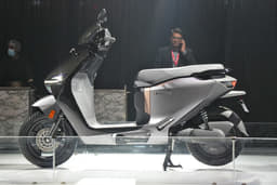 Honda QC3 Color Silver, Black