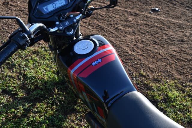 Closed Fuel Lid Image - 30345