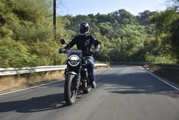 Husqvarna Svartpilen 401 Front Right Three Quarter