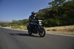 Husqvarna Svartpilen 401 Front Left Three Quarter