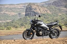 Husqvarna Svartpilen 401 Front Right Three Quarter