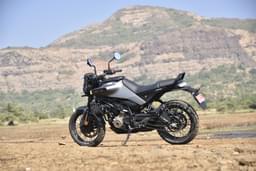 Husqvarna Svartpilen 401 Front Right Three Quarter