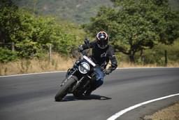 Husqvarna Svartpilen 401 Front Right Three Quarter