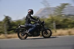 Husqvarna Svartpilen 401 Front Right Three Quarter