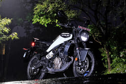 Husqvarna Vitpilen 250 Front Right Three Quarter
