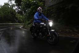 Husqvarna Vitpilen 250 Front Right Three Quarter